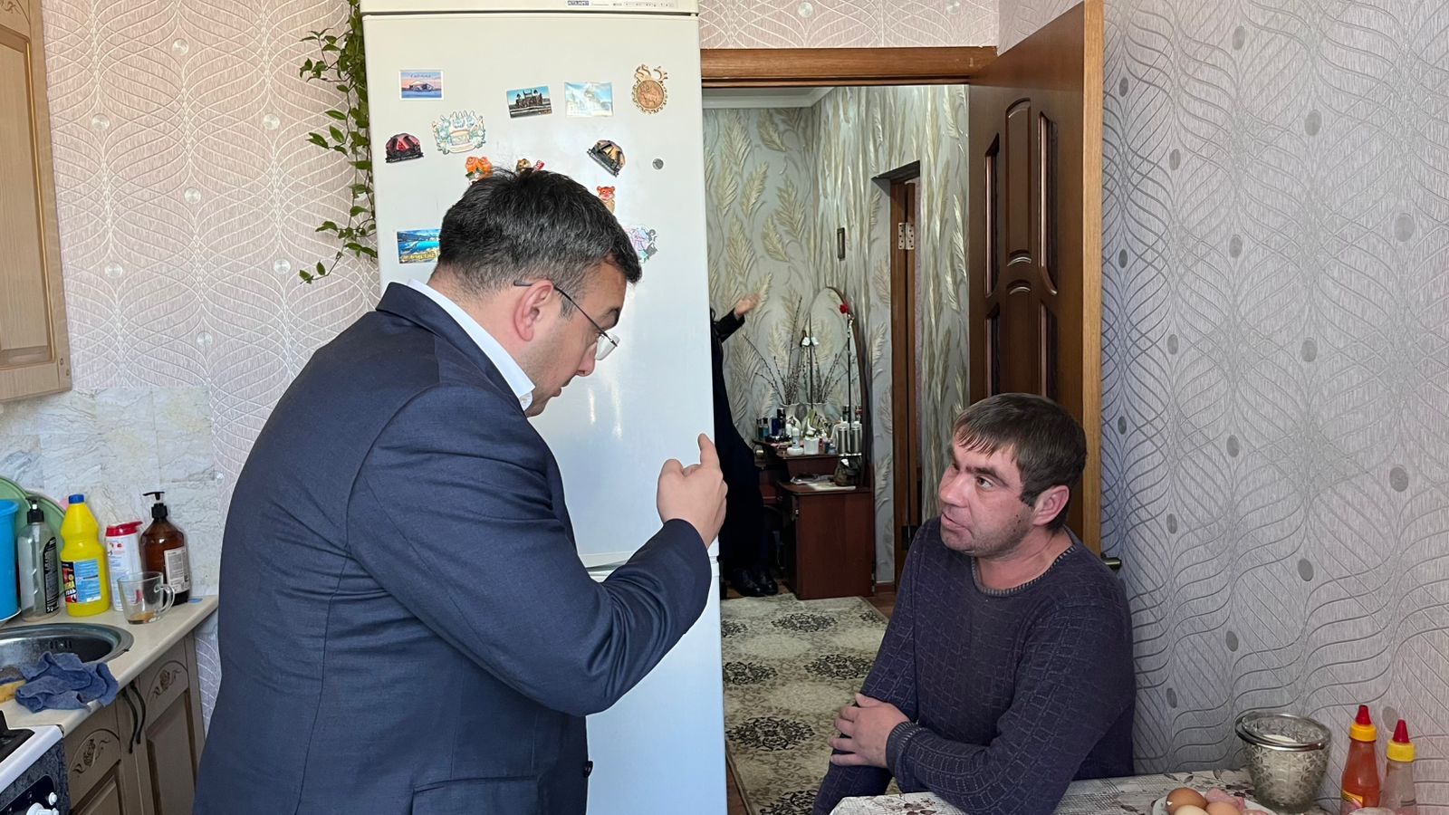 Министр труда и социального развития Республики Дагестан Магомедзагид Кихасуров провел выездной личный прием граждан в администрации города Кизляра.